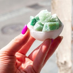 žad, žad kristal, žad nebrušen, nebrušeni kristali, kristal za srečo, kristal za obilje