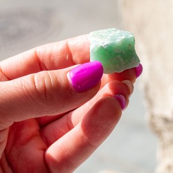 žad, žad kristal, žad nebrušen, nebrušeni kristali, kristal za srečo, kristal za obilje