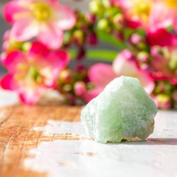 žad, žad kristal, žad nebrušen, nebrušeni kristali, kristal za srečo, kristal za obilje