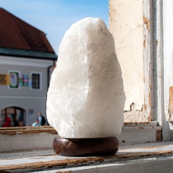 kamena strela svetilka, luč iz kamene strele, kamena strela kristal, svetilka iz kristala