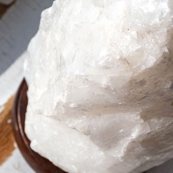 kamena strela svetilka, luč iz kamene strele, kamena strela kristal, svetilka iz kristala