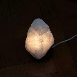 kamena strela svetilka, luč iz kamene strele, kamena strela kristal, svetilka iz kristala