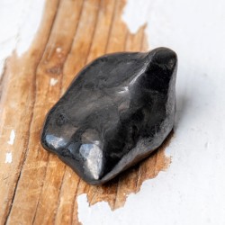 šungit, šungit kristal, žepni kristal, šungit kamen, kristal za zaščito, kristal proti sevanju