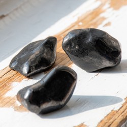 šungit, šungit kristal, žepni kristal, šungit kamen, kristal za zaščito, kristal proti sevanju