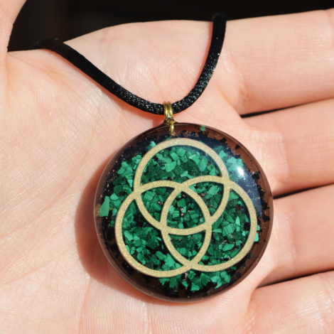 malachite, orgonite, orgonite necklace