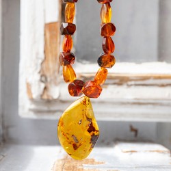 amber, amber crystal, amber necklace, amber jewellery, Indonesian amber