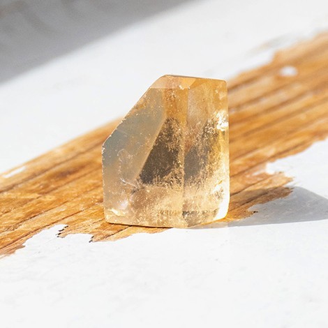 citrin, citrin kristal, citrin free form, naravni citrin, citrin cena, citrin poliran kos, kristal sreče, kristal obilja