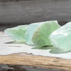 fluorit, fluorit kristal, fluorit kamen, fluorit nebrušen kristal, kristali za intuicijo, kristali za prizemljitev