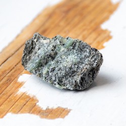 Smaragd nebrušen kristal nežnosti