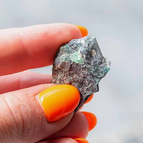 EMERALD natural raw crystal B quality