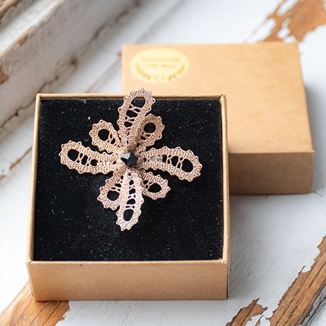 LACE BROOCH honey