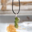 Moldavit ogrlica
Naravni moldavit
Zeleni kristal, Tektit,