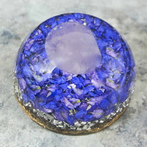 orgonit za prostor roževec ljubezen kristal samozaupanje odnos