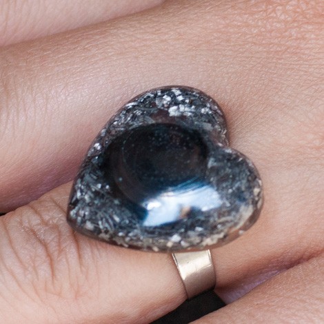 Orgonit, kristal, enegijski nakit, hematit orgonski prstan